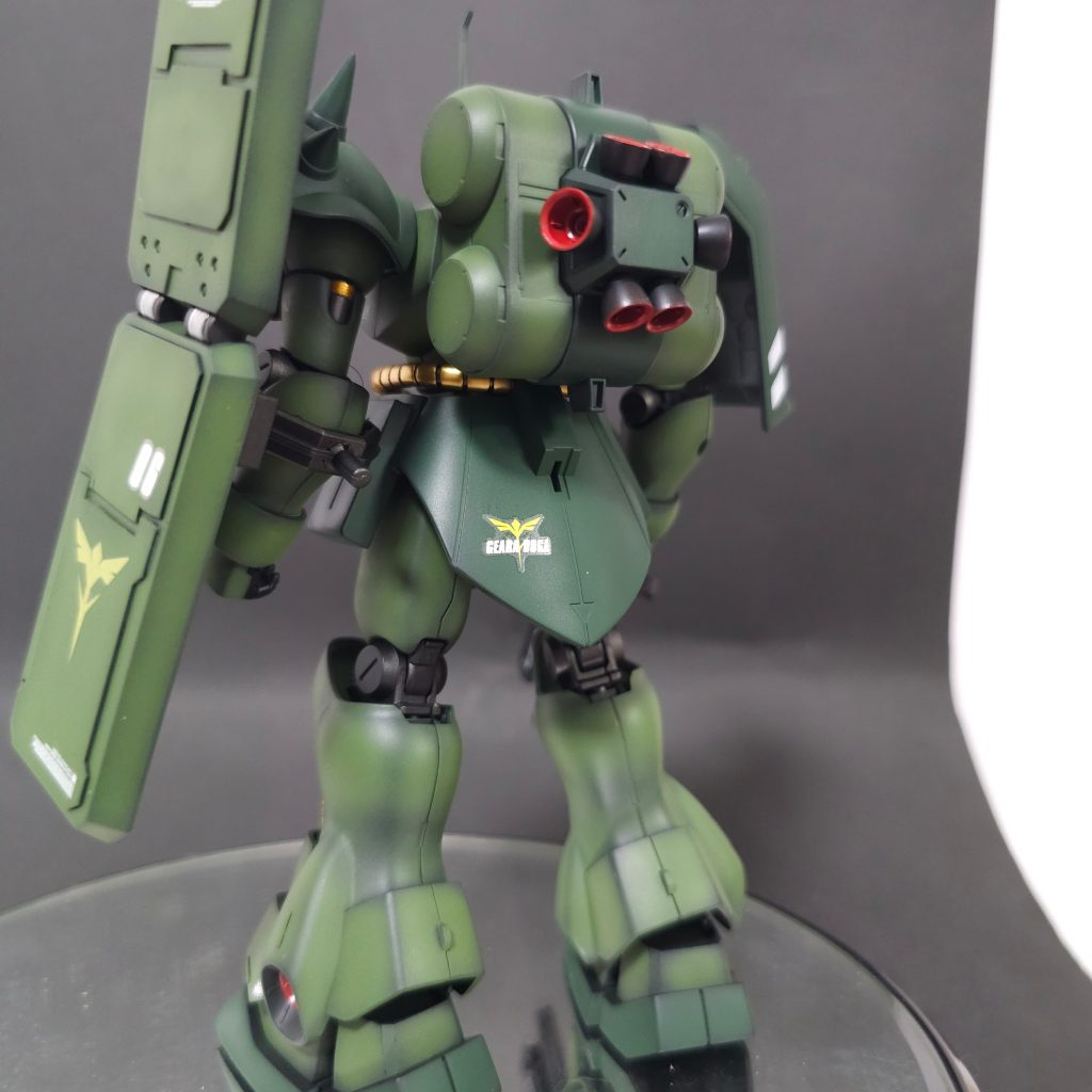 後ろは少し寂しい感じです(zaku-kao4)