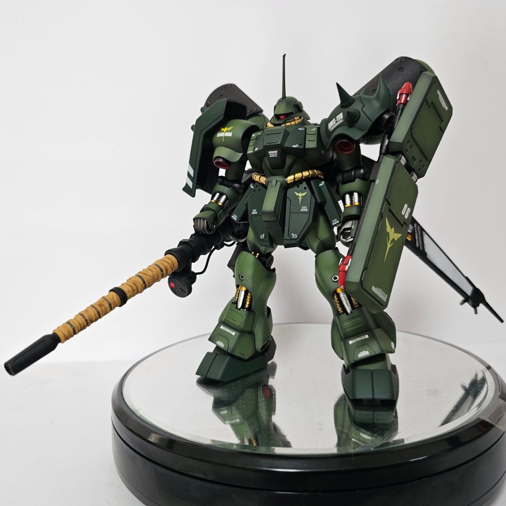 スタビライザーのおかげか、自立も楽々ですただ前後の幅が凄い(zaku-kao9)