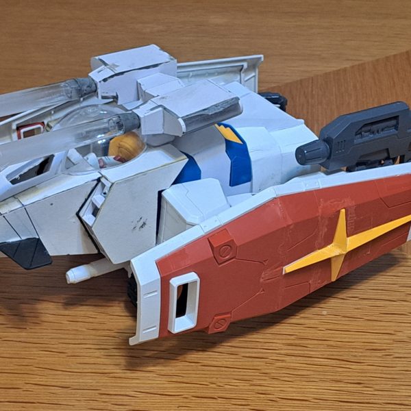 今回はGブルイージー、Gブルの進捗です。Gブルの設定画ではガンダムの拳とシールドの端面とコアファイターの端面が一致していますが、現物ではありえない。なるべく設定画に近付けるべく、ガンダム胸部と腹部を延長しました。ビームキャノンの基部の影になるので、Gブル時にはあまり違和感がありません。今回、シールドは中央部の屈曲部分で30mm短縮してます。幅もそれに伴って10mm狭くなっています。メガサイズガンダムのシールドはかなり大きく、Gブル、Gアーマー時に大き過ぎるのでこれでちょうど良いと思っています。コアファイターがGブルのコアブロックに変形時に、設定画にはハッチ状の物がありますが、ここはサイズ的には本来ならキャノピーが露出するところです。でも設定画に近付けたいのでキャノピーとハッチをネオジム磁石接続で差換えすることにしました。GパーツAとコアファイターのキャノピーは、追々、透明プラ板のヒートフォームで成形してコクピットも作ろうと思います。(試しに1/48 F-14のコクピットを購入していたのですが、全然収まりません。1/60位になりそうです。)胸部(設定での青部)と腹部(赤部)の延長パーツはGブルイージー、Gブル時のみの差換えパーツとしても良いのですが、どうせならとガンダムに組み付け出来る様にしました。(3枚目)