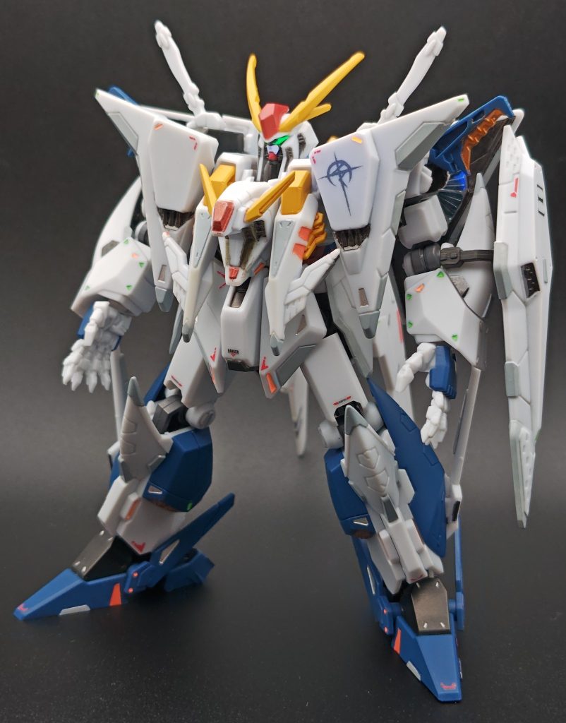 撮影中は全く気が付かず。投稿を準備していた折にGUNSTAで皆様のクスィーガンダムを拝見していた時に感じる違和感。自分のクスィー、肩幅狭くて羽織が縦に長いな………‼️⁉️（愕然）投稿前に気付けて良かったです。デカールを貼る前ならミスでも何でも無かったのに…&nbsp;お目ウェザリング失礼致しました。最後までご覧頂きありがとうございます！