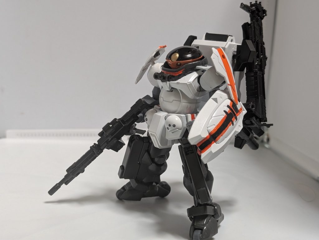 グリモア・ウォーガード三人目が使うガンプラ、彼自身Apexプレイヤーな事とGのレコンギスタで特にグリモアが好きだった事からこの見た目になっている（グリモアレッドベレーを使うロンメルを尊敬してる）性能としてとことんジブラルタルそっくりな事とそこに今までのプレイして来たゲームの要素を加えた仕様、ノコナイフや2つの火器やシールドもあるが、この機体のアルティメットは3〜5分で信号グレネード投げて要請出来る空爆要請にある。