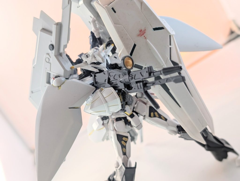 武装ハイパービームライフルRX-78-02白いガンダムのデータを元に作られた高出力ライフル、外見こそガンダムのビームライフルだが出力はνガンダムのライフルと同等