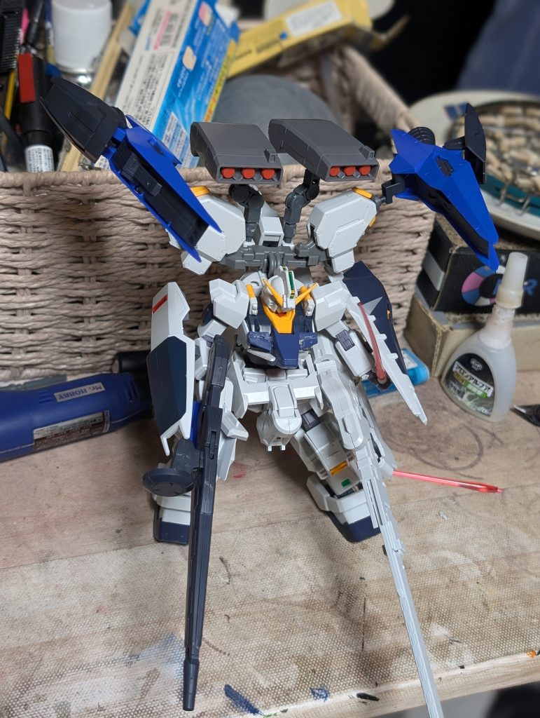 作品名：製作中のガンプラ報告です<p>モチーフはありません、ホビーオフで見つけたヘイズルを今あるジャンクで好き放題盛ってます。素体は流石に古かったのでリバイヴ版ガンダムmk-2に変えてます！</p>
