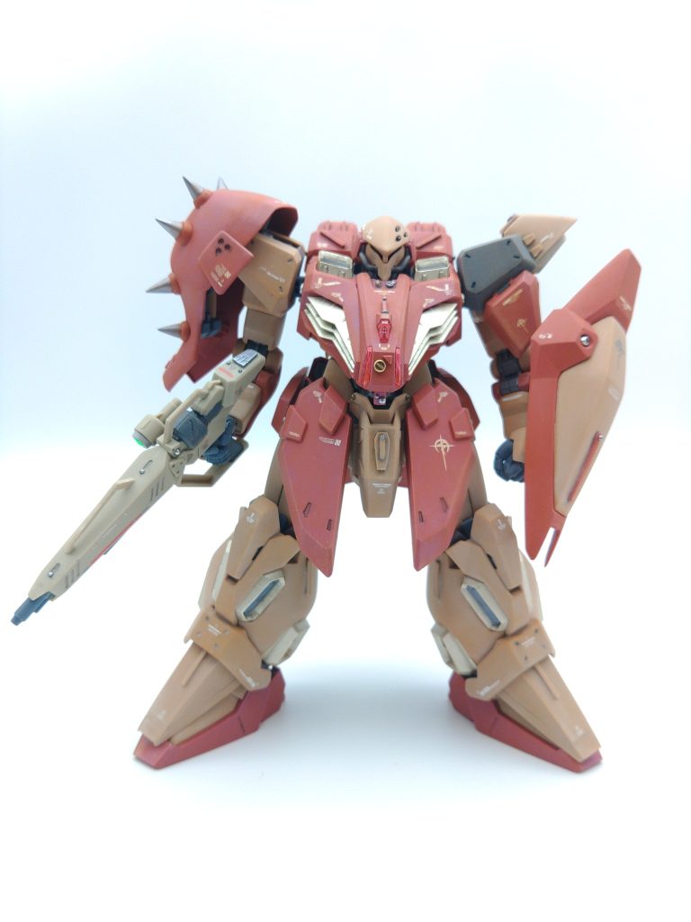 時は流れ、メッサーM01型の発売時にたまたま入荷されたメッサーM01型をみて、カッコわるwと思って手にとったのですが、箱の横に載っている完成写真にやられて即購入してしまいました。立体としての塊感の迫力にやられたみたいです。