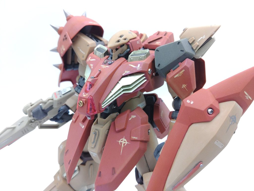 MGなどを作る人からすると大したことはないのかも知れませんが、ともかくデカいのでメッサーは表面処理が大変でした。また、色調のコントロールなどは今回なかなかに参考になりました。ガンスタに製作途中をあげておくのも自分的な作品の途中放棄防止になって助かっています。