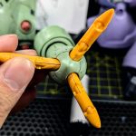 本日の作業は、組み上がった左腕部へのディテールアップに向けたスジ彫りの下書きです[…]