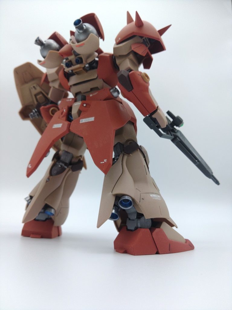 キットの出来はさすがの一言で、モノアイ好きは迷わず飛び付くカッコよさです。体型のカッコよさを追及するならフトモモで8ミリぐらい延長すると良さげですが、メッサーのデブ怖さが軽減されてしまうのでそのままにしました。