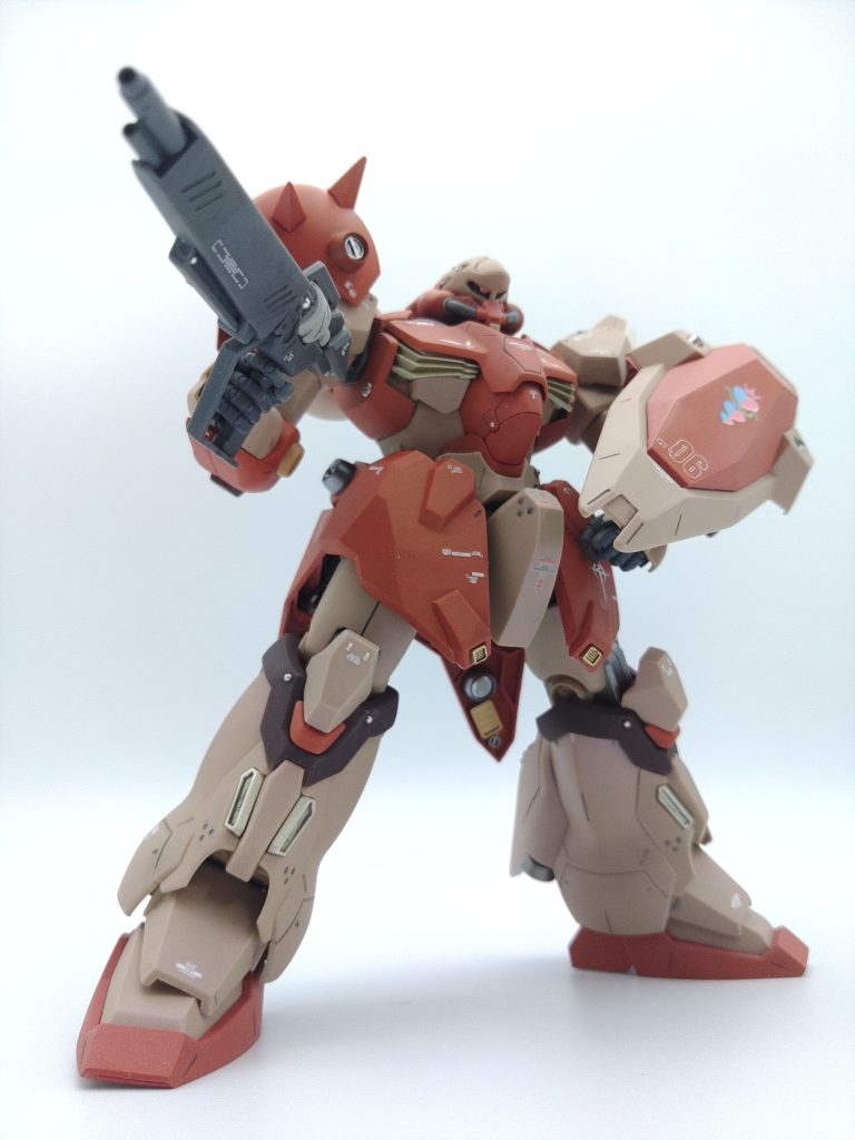 メッサーＦ01型は、ガウマン機であるM01型が発売日に入手できたので、『どうせ似たような機体だから同時に作るか』と始めたのでした。実際は共通のパーツなどひとつもなかったわけですが、ともかくデカいのと２機同時進行なので、表面処理が終わらなすぎて泣きました。