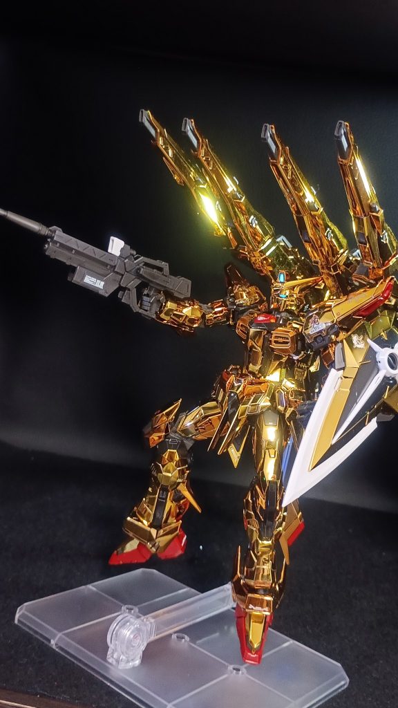 こちらが、オリジナルギミックの砲身可動。迫力あります。そして、お待ちかね！ドラグーン射出！！