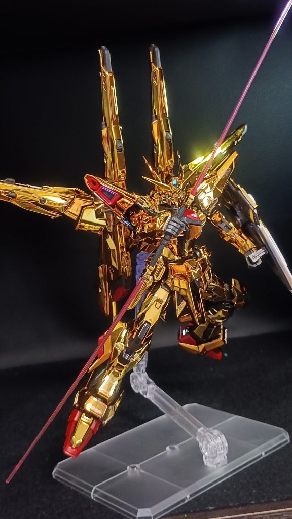 リアリスティックデカールも沢山付いてますが、余白がメッキと相性が悪く、貼らずにフィニッシュしてます。