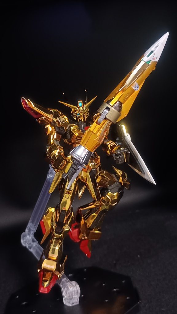そして、本機のもう一つの武装としてタカノハの本体を実体剣:クサナギノツルギとして使用可能。また、ビーム刃を発生させることも可能となっている。