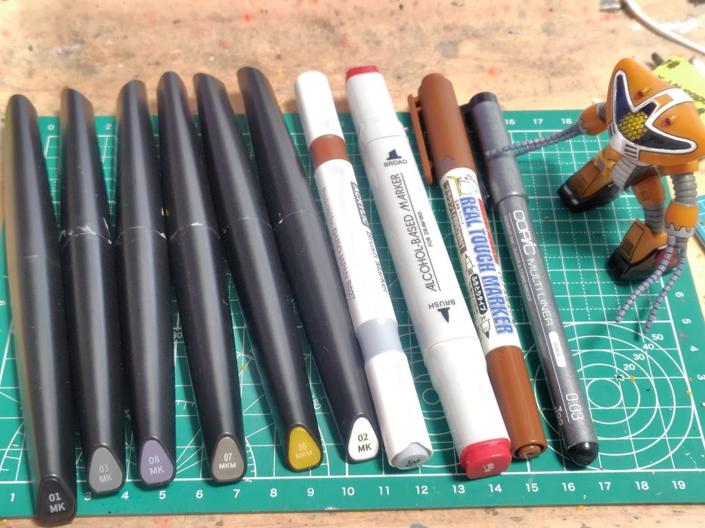 マーカーはこれだけ使いました。最近は良いマーカーがたくさんあるのでこういう小さい物を塗るのが楽しいです。