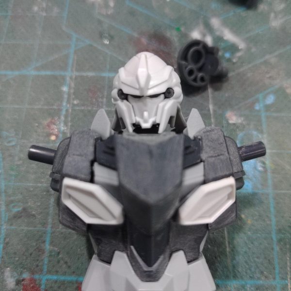 ゾルタン機であるナラティブ版は作ったので、こちらはサクッとつくれるかと思いきや、そういえば表面処理大変だったと思い出したナイチンゲールの合間に進めようとおもったのだが、同時並行作業はなかなかに重いもの仮組完了と同時に表面処理終了が理想なので、顔などもエッジのコントロールをしながら作っていたが、、結局途中放棄して先に組み上げてしまった（4枚目）