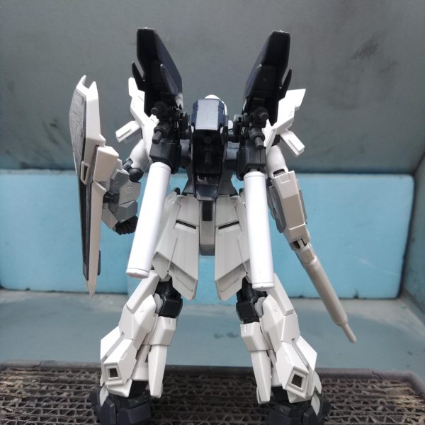 ゾルタン機であるナラティブ版は作ったので、こちらはサクッとつくれるかと思いきや、そういえば表面処理大変だったと思い出したナイチンゲールの合間に進めようとおもったのだが、同時並行作業はなかなかに重いもの仮組完了と同時に表面処理終了が理想なので、顔などもエッジのコントロールをしながら作っていたが、、結局途中放棄して先に組み上げてしまった（3枚目）