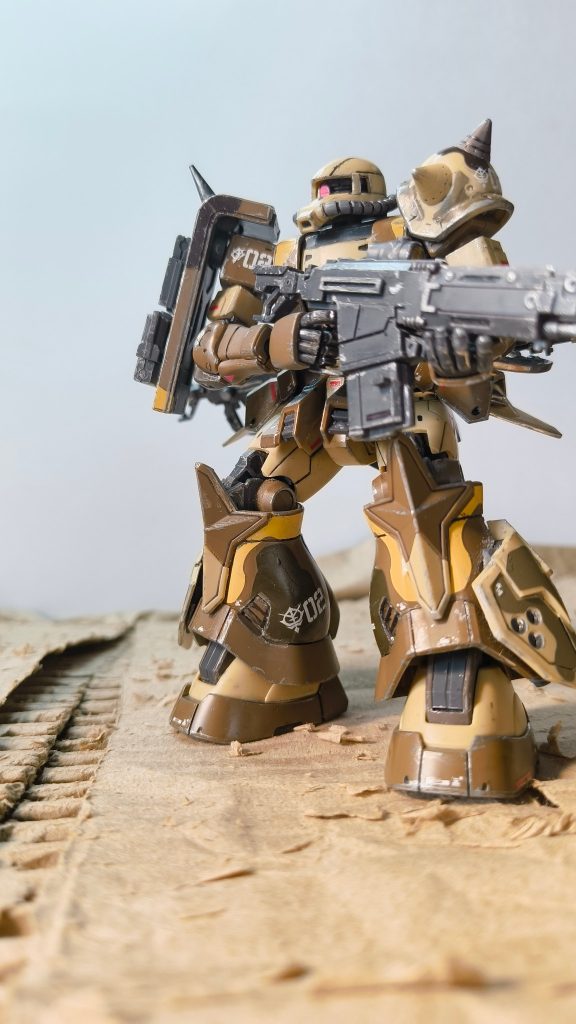 60歳、初ガンプラ、やっぱり、ザクでしょ！–4枚目/制作者：匿名
