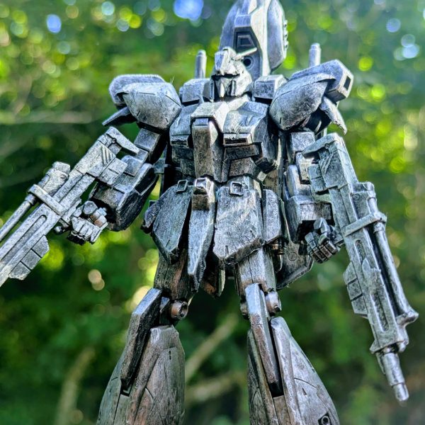 A大尉の変幻自在な戦い、どこかでもぎ取ったアサルト２丁持ちでギュネイのヤクト・ドーガをグイグイ追い込んで行きます🤤あまりに暑いのでクルマのエアコンで塗装しようと一式持って公園へ移動。。あぁいいすね、最高の木陰(zaku-kao8)✨サザビーは下半身＋凸部でしたがリ・ガズィはもう全体的にリューター掛けました🐾⇒指でバリをこすり落とし⇒つや消し黒⇒スターブライトジュラルミンでドライブラシないつものです(｀･ω･´)ゞ（3枚目）