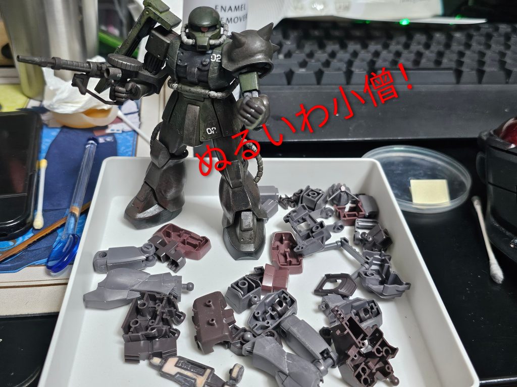 塗装用にバラしました笑まだ決めてないですが思い出のプロトタイプガンダム風に塗装しようかなしょーもない投稿でしたが最後までご覧いただきましてありがとうございました！