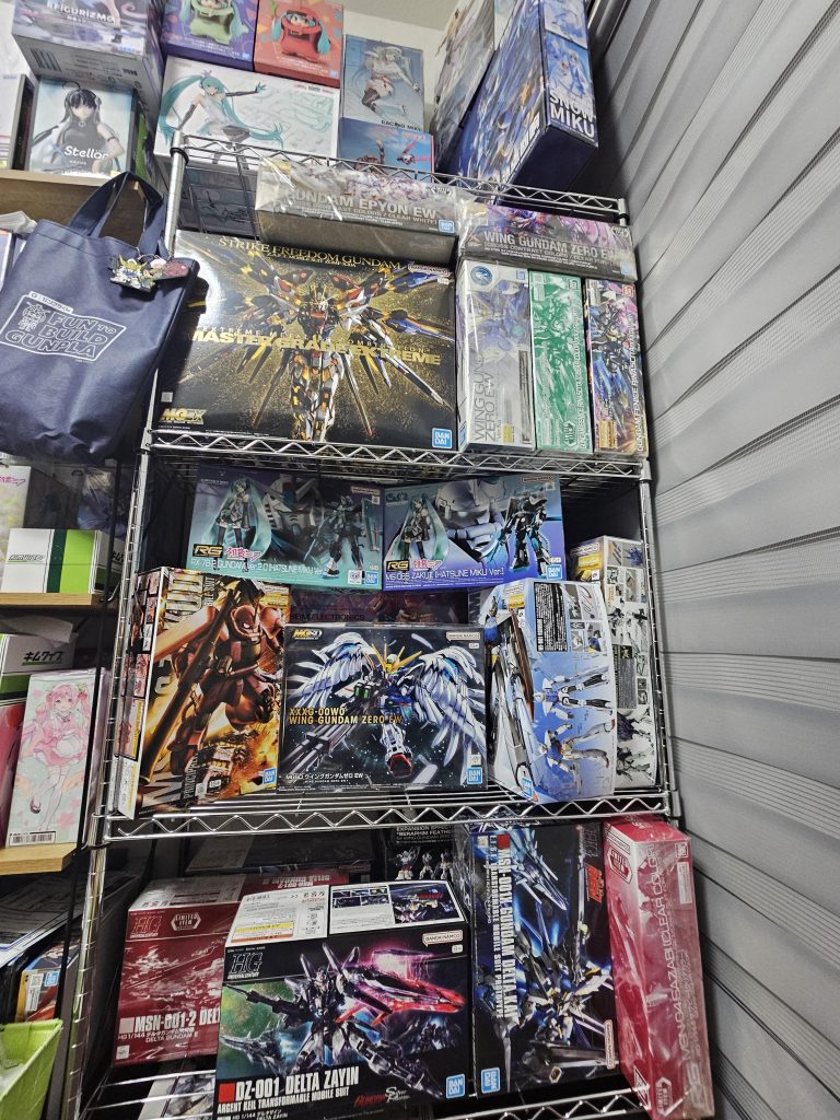 作品名：積みプラ？いいえ。コレクションです。<p>箱絵がかっこいいのでなるべく全体図が見えてお気に入りを目立つように飾ってます。 いつかは崩す。 そんな思いを胸に日々を過ごしています。 まぁ、消費が追いつかず溜まる一方なんですけどね！(_Д_)アウアウアー 美プラも綺麗 [&hellip;]</p>
