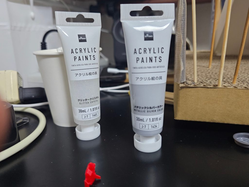 一部のシルバー部分はアクリル絵の具で塗装。ムラムラになりました🤣 &nbsp;̖́-