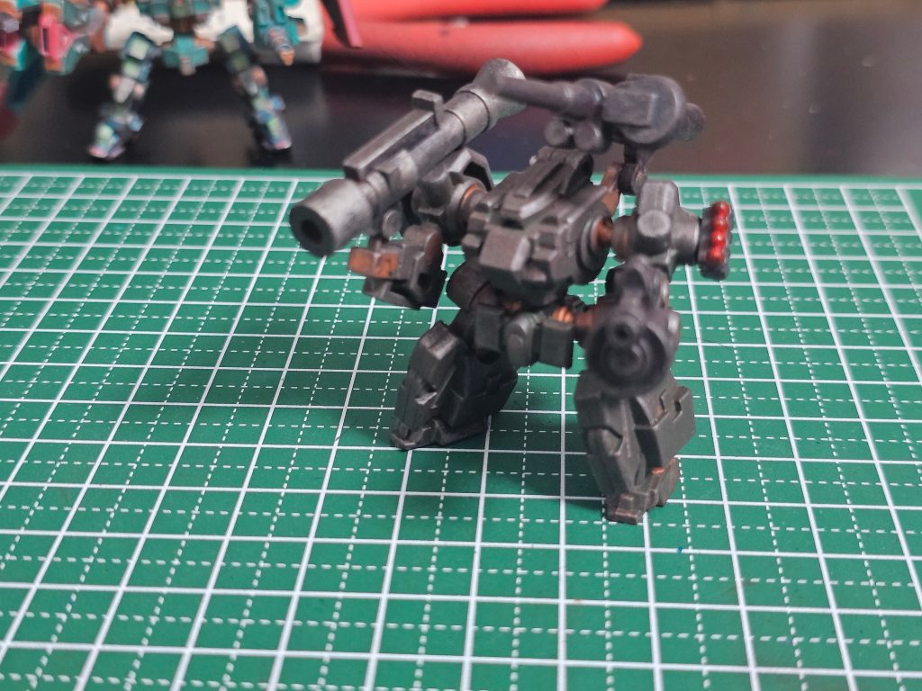 フレームだけは引き続きオレンジゴールドでマーカー塗装してあります。ここはほかの機体と一緒にして統一感を出しました✨&nbsp;