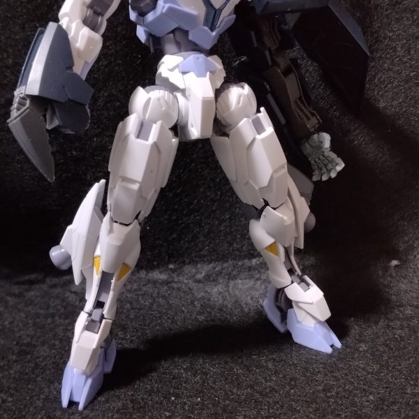 自分専用ガンダム作成中…