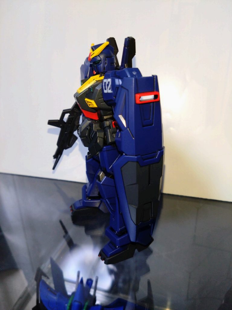 カメラアイやセンサーにはシルバー→GXメタルグリーンを重ね塗りしました。