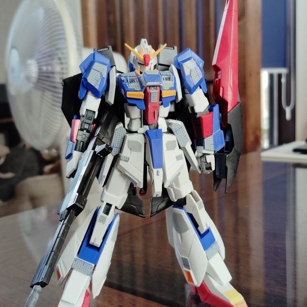 閲覧ありがとうございます！先日のZガンダムの続きです！チンタラと全身にプラ板工作と筋彫りしていましたМS形態はさることながら、さすが差し替えでのWR形態が美しい幸いディテールアップによる干渉はなく、多少の段差はあるものの、このままの形でいこうと思います次回よりサフ吹きをします今日はここまでです！（2枚目）