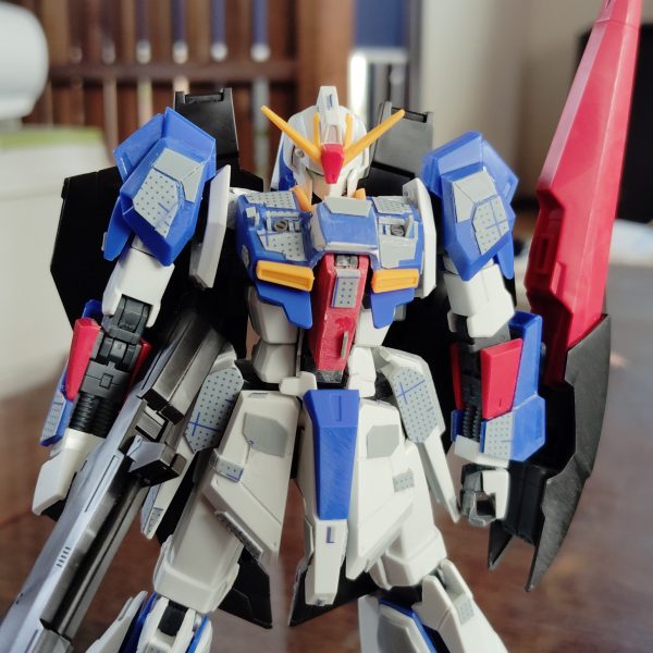 閲覧ありがとうございます！先日のZガンダムの続きです！チンタラと全身にプラ板工作と筋彫りしていましたМS形態はさることながら、さすが差し替えでのWR形態が美しい幸いディテールアップによる干渉はなく、多少の段差はあるものの、このままの形でいこうと思います次回よりサフ吹きをします今日はここまでです！（3枚目）