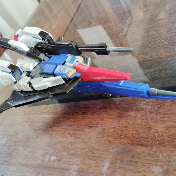 閲覧ありがとうございます！先日のZガンダムの続きです！チンタラと全身にプラ板工作と筋彫りしていましたМS形態はさることながら、さすが差し替えでのWR形態が美しい幸いディテールアップによる干渉はなく、多少の段差はあるものの、このままの形でいこうと思います次回よりサフ吹きをします今日はここまでです！（5枚目）