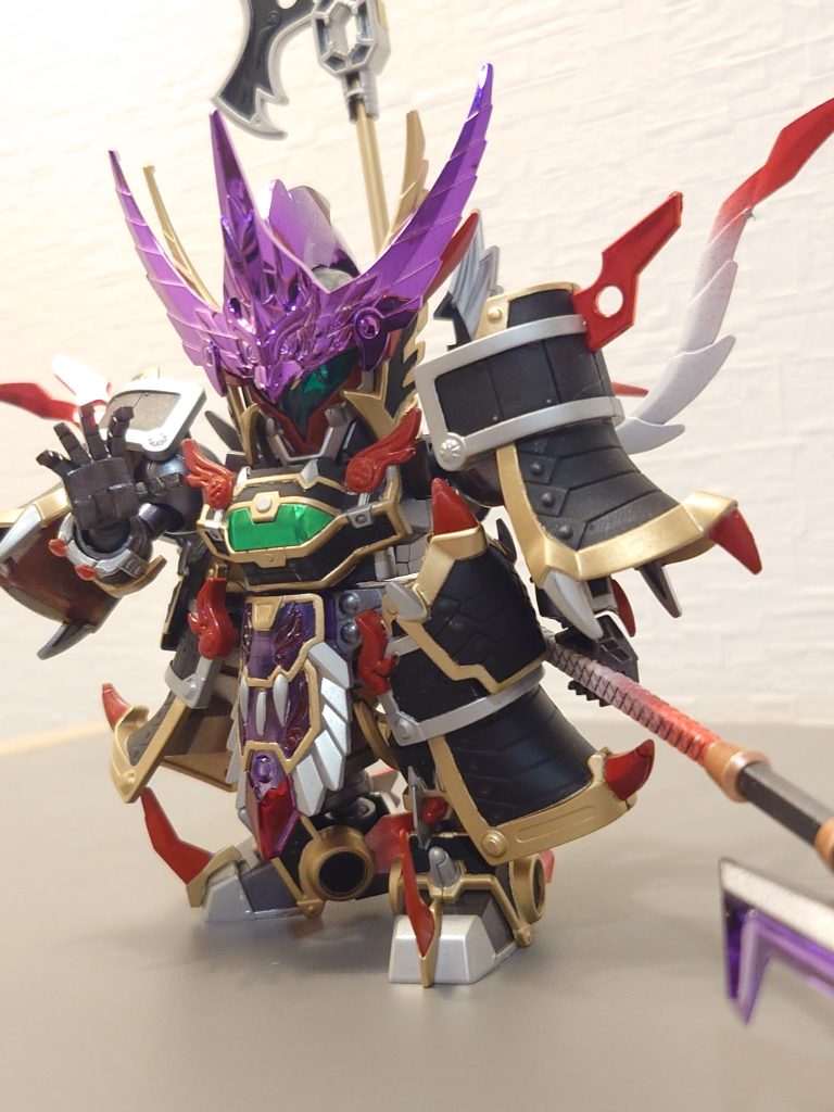 金剛力士像をイメージしたポージングですが、ポーズを調整するそばからパーツがポロポロと取れるのでイライラとw
