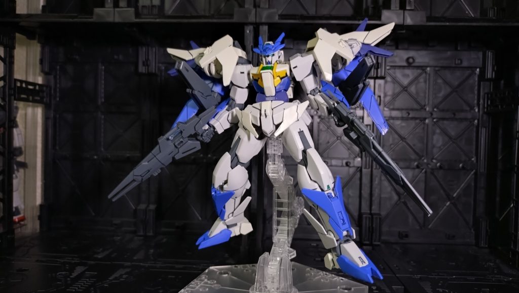 バックパックのアームドウイングバインダーにはフリーダムやストフリの装備のアイデアか盛り込まれてるためフルバーストも再現できます。