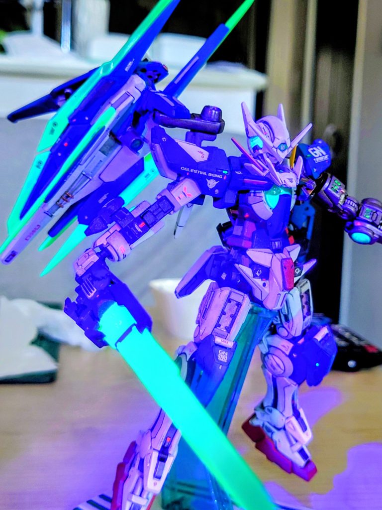武装に蛍光塗料吹きました。