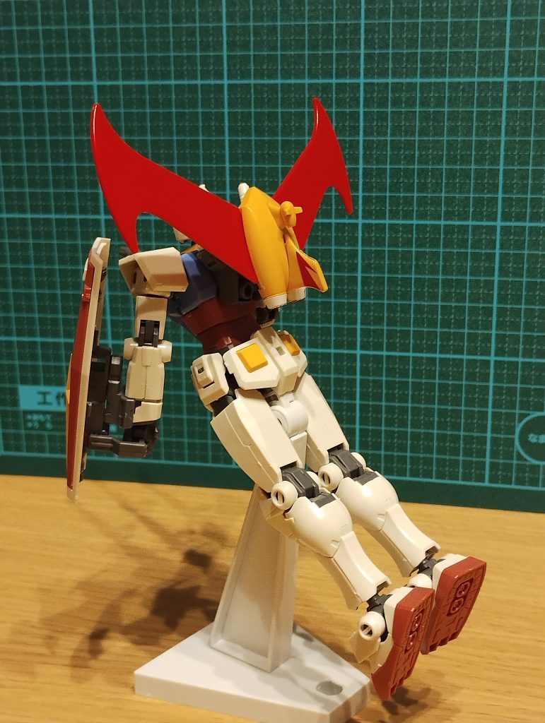ビヨンドグローバルは、背中に穴が有りました。