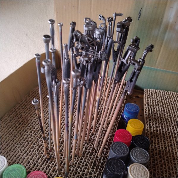 武器類とその他の塗装が終わりました！😀次はフレーム系の塗装やります！少しコンプレッサーを休めてから開始します！😄（2枚目）