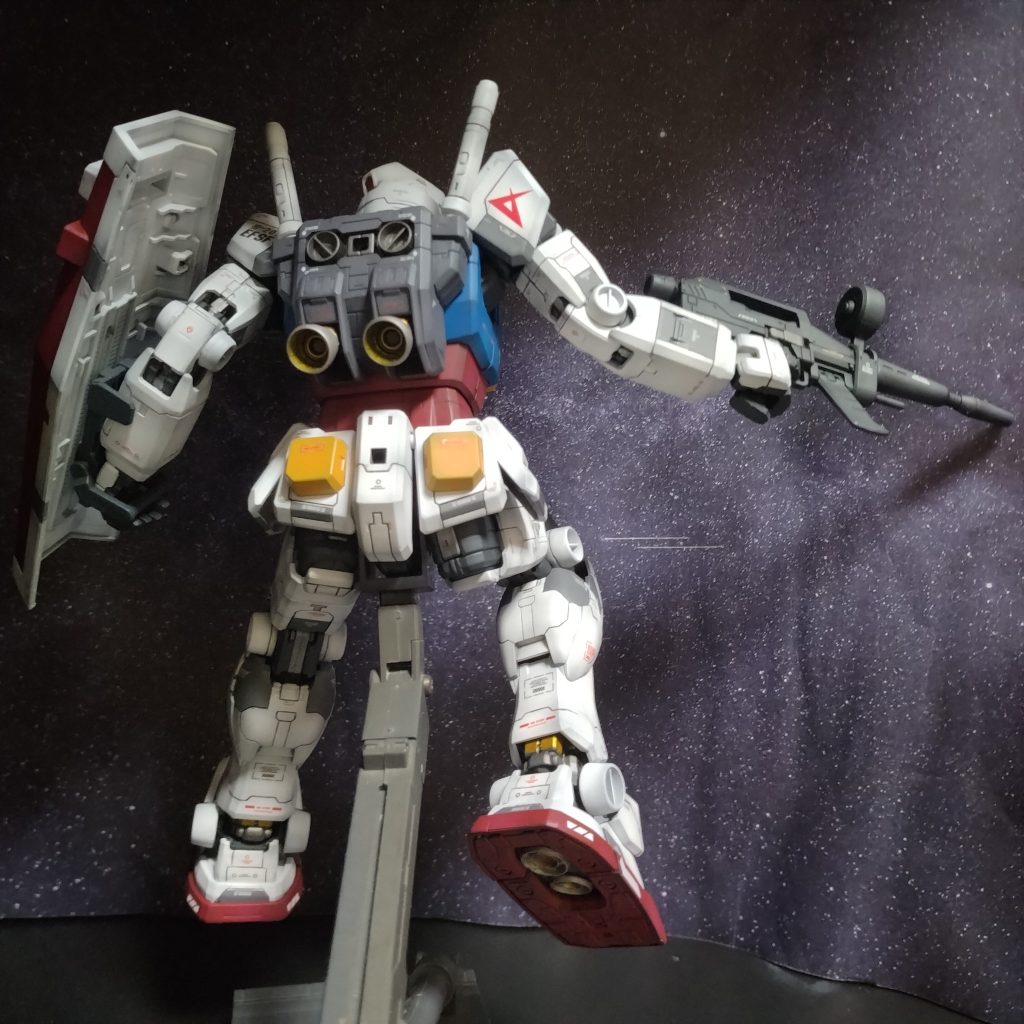 前回のシャアザクはメタルパーツを使いましたが、今回のガンダムは一切使ってません！