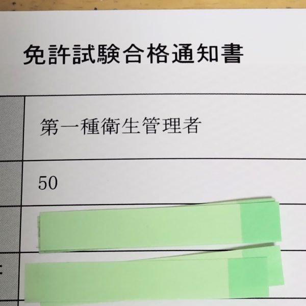 昨日、iba模展を見に行きました。「何を作ろうかなぁ❓️」と何もせずダラダラしていましたが、模型展示会で良い刺激を受けました😄。家に帰って早速、バラシました、次回作はHGナラティブガンダムです😄。このナラティブ、RGのνガンダムをベースジャパーにそのまま乗せると少し大きかったので、代わりの搭乗員として手に入れました。結局、武装モリモリにしてνガンダムを乗せたので、棚に眠っていました😅。アーティファクトの後のリハビリとしてはHGが丁度良い❓️あと、資格試験、無事合格です😁、これで何の憂いもなく模活再開です😆。&nbsp;（3枚目）