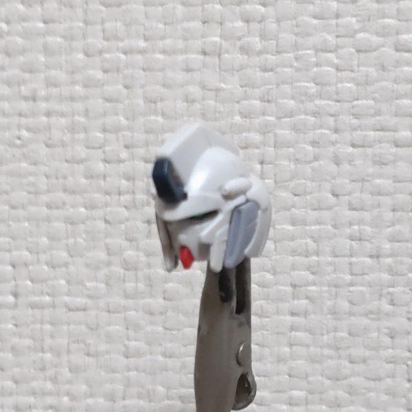 昨日、iba模展を見に行きました。「何を作ろうかなぁ❓️」と何もせずダラダラしていましたが、模型展示会で良い刺激を受けました😄。家に帰って早速、バラシました、次回作はHGナラティブガンダムです😄。このナラティブ、RGのνガンダムをベースジャパーにそのまま乗せると少し大きかったので、代わりの搭乗員として手に入れました。結局、武装モリモリにしてνガンダムを乗せたので、棚に眠っていました😅。アーティファクトの後のリハビリとしてはHGが丁度良い❓️あと、資格試験、無事合格です😁、これで何の憂いもなく模活再開です😆。&nbsp;（2枚目）
