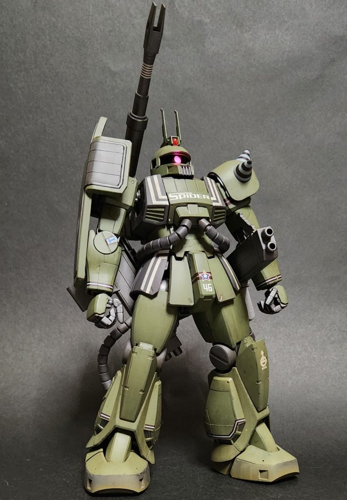 制作にあたり今回も基本工作(各面処理、キットモールド彫りなおし等)をしっかりとし、ザクキャノンの特徴的なシルエットになればと思いながら制作しました。