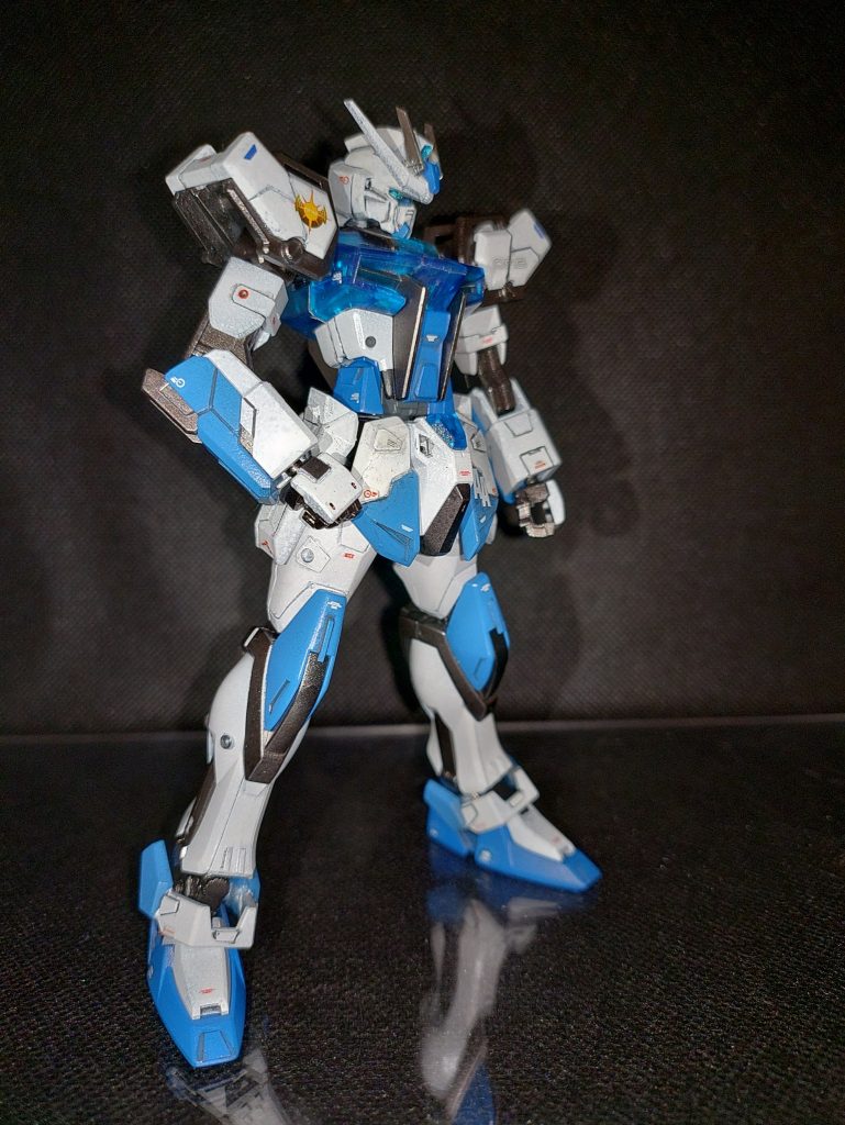 ストライクガンダムSPECⅡ外観にPS装甲色以外の変化は無く駆動系やバッテリー、コントロールパネルが更新されている。