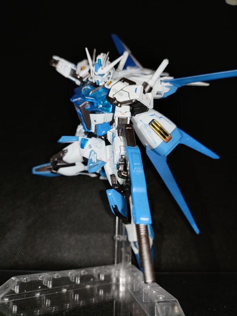 エールストライクガンダムSPECⅡ。ショットガンとビームサーベル、イーゲルシュテルンとアーマーシュナイダーのみで戦闘···武器足りなくね？