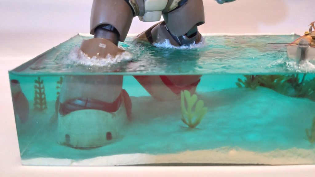 海草は100均の造花をむしって熱帯の海に生えてそうなものを植える！ジオラマづくりはほんとここが楽しかった！レジンはまたやりたいな〜。