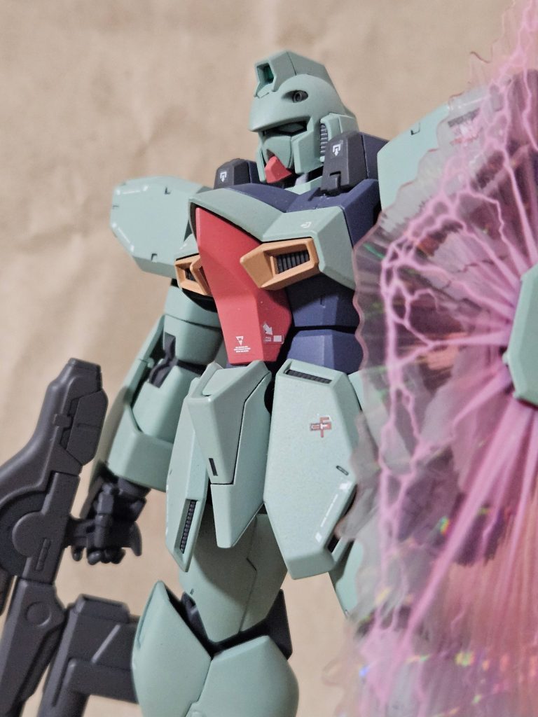 ハンドパーツはMG Vガンダムのものに交換してます