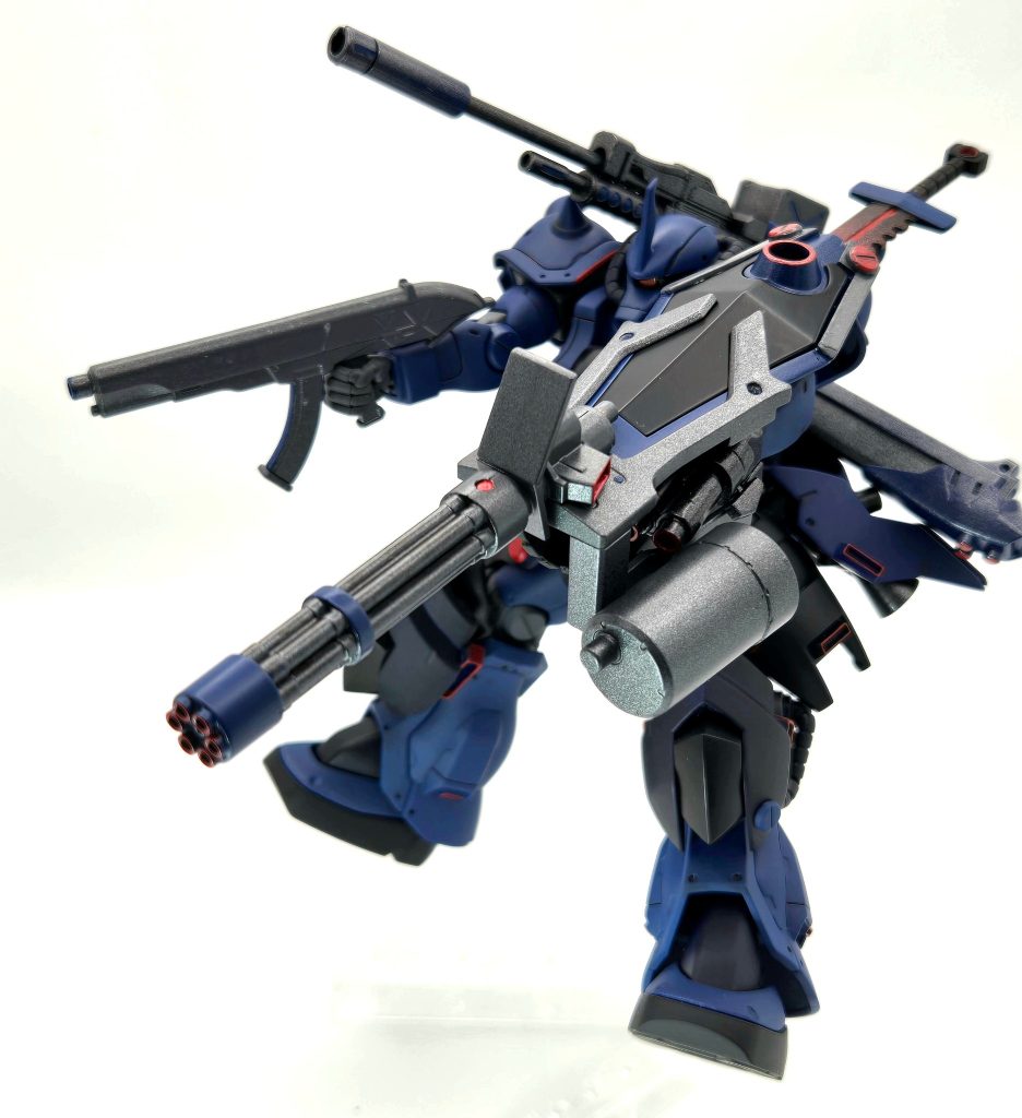 なるべく元の武装は持たせたかったのでガトリングシールドとライフル、それっぽい胸部バルカンと背部に追加でロングレンジキャノン+グレネードランチャーを装備、使い終わったら本家のようにパージしていくスタイル。
