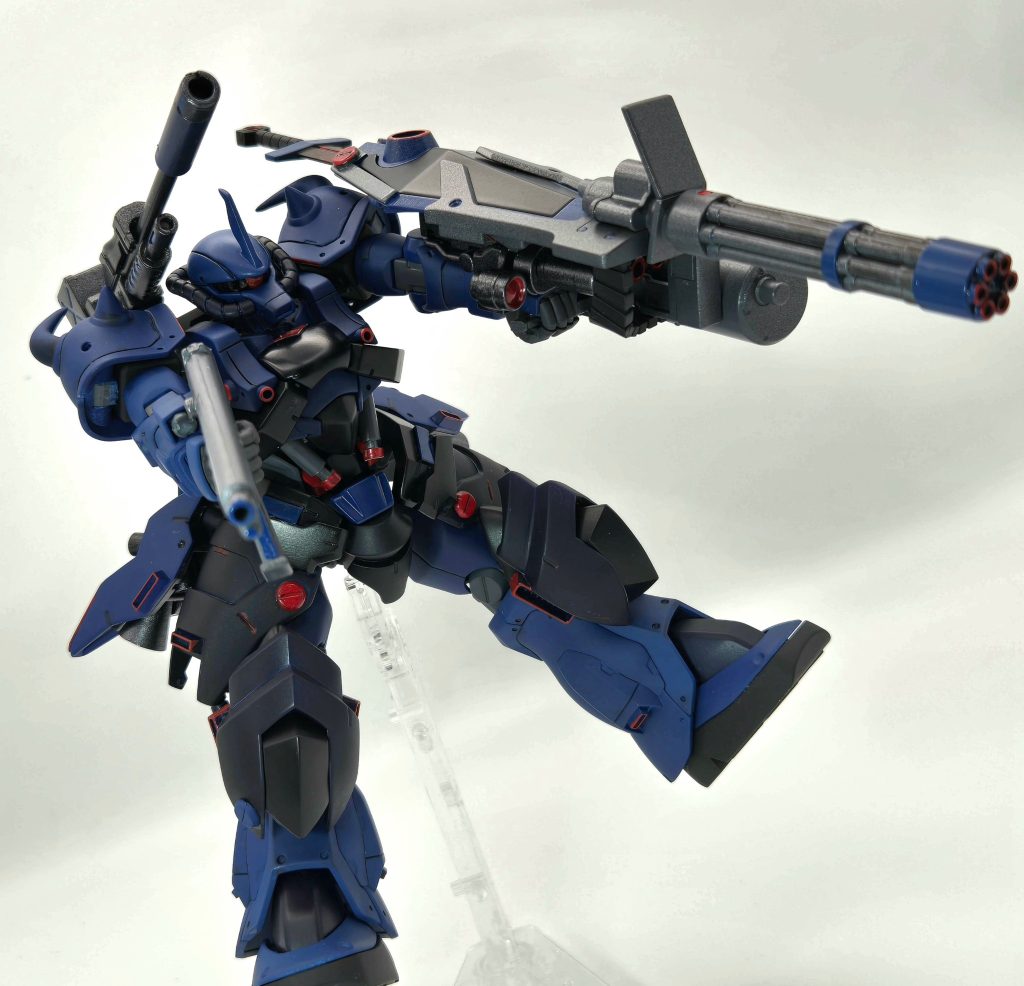 なるべく元の武装は持たせたかったのでガトリングシールドとライフル、それっぽい胸部バルカンと背部に追加でロングレンジキャノン+グレネードランチャーを装備、使い終わったら本家のようにパージしていくスタイル。