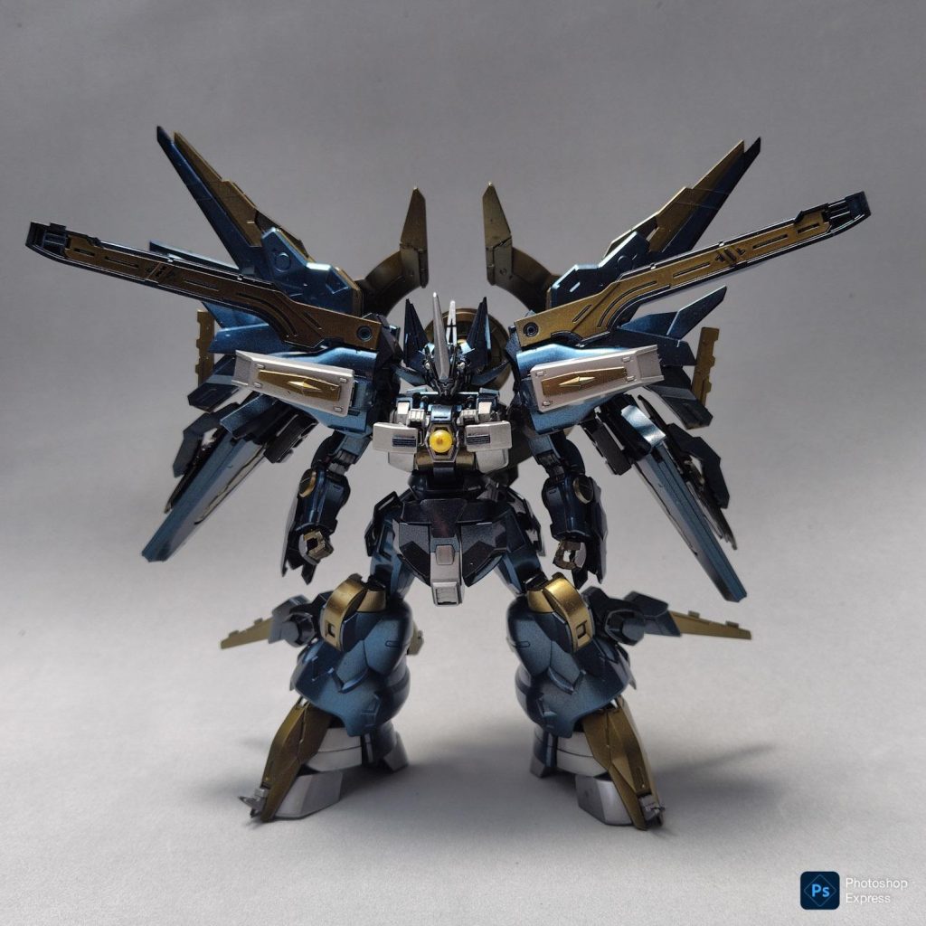 全体です。ガンビットガーディアンは2セット使い、肩アーマーを構成しています。肩アーマー基部はセラヴィーの腰アーマーです。全身にガンビットモリモリです。