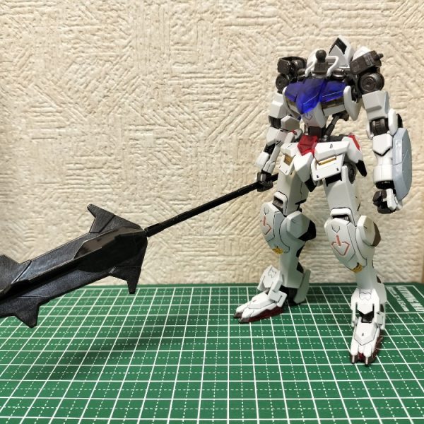 左腕、バックパック、武装ができました。