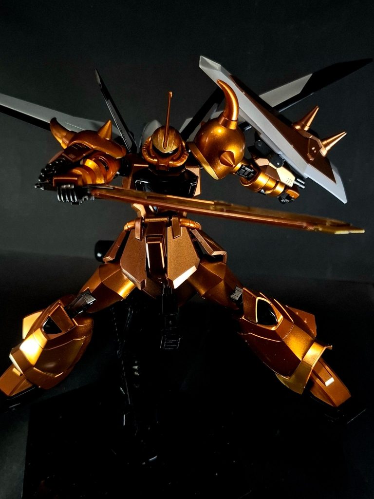 M181SE ドラウプニル 4連装ビームガン左右腕部に配された4連装のビームガン。小口径であり有効射程も短いが、連射性に優れており、接近戦に於いてその本領を発揮するグフの格闘技術体系（剣技からの連携など）には無くてはならない装備。