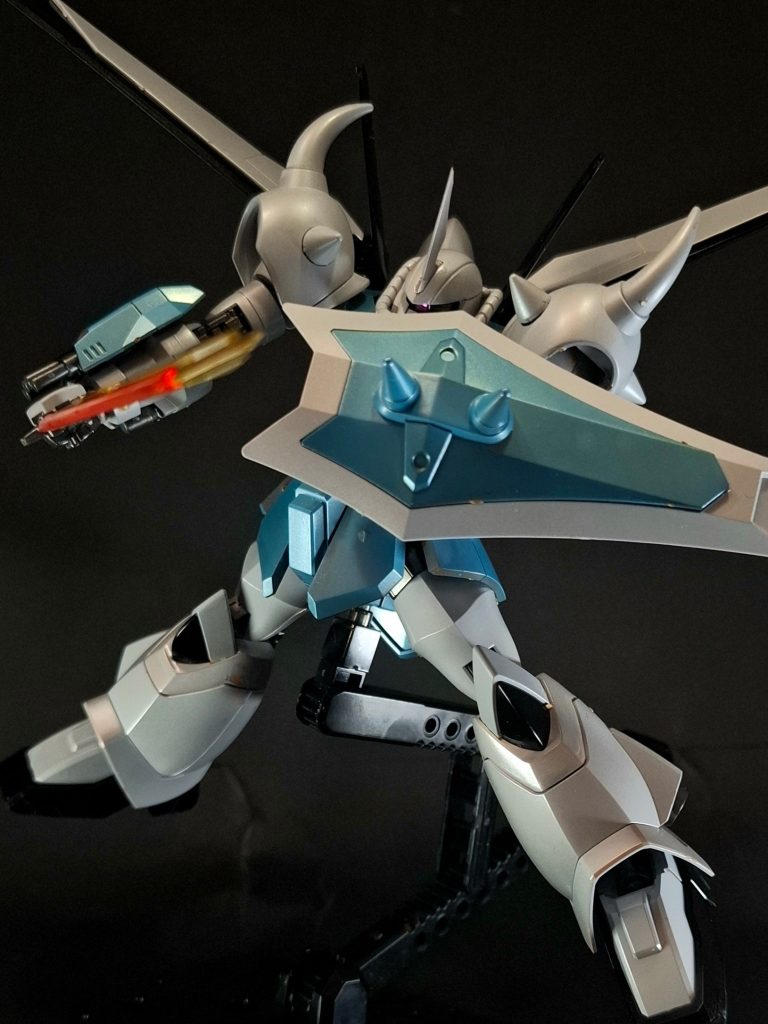 特殊機換装四肢の換装が可能。武装・必殺攻撃編集MMI-558 テンペスト ビームソード大型ビーム発生デバイスから高出力ビーム刃を発生させる斬撃兵装。対艦刀と同型の兵器だが、両刃のビーム刃や片手で扱えるサイズなど、対MS用に特化した仕様となっている。伸縮機構で携帯性にも優れる。