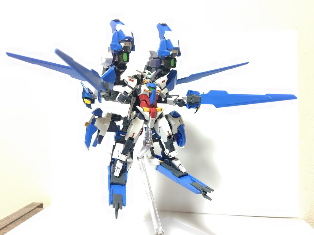 コアエクシア単体合体のGNアーマー形態