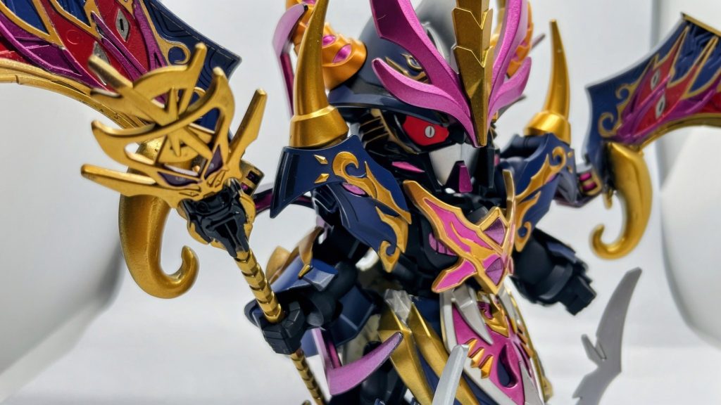 マントを広げた状態だと撮影ブースに収まりません(gundam-kao5)
